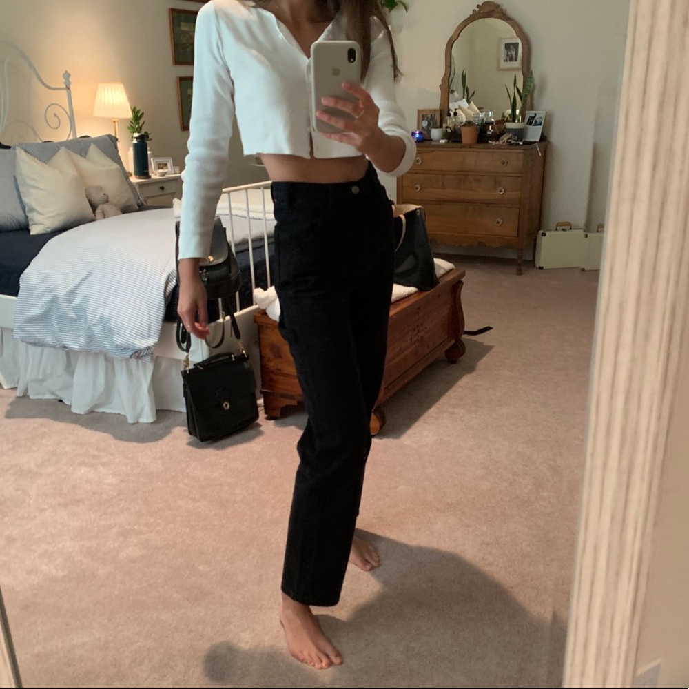 Brandy Melville “Tammy Cargo Jeans” in black